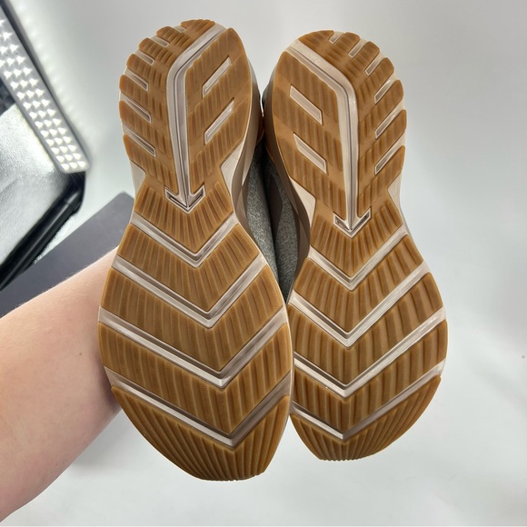 NWOT Brooks Levitate 2 Limited Edition Running Shoes Tan Beige Wood Men 9.5 - Picture 9 of 13